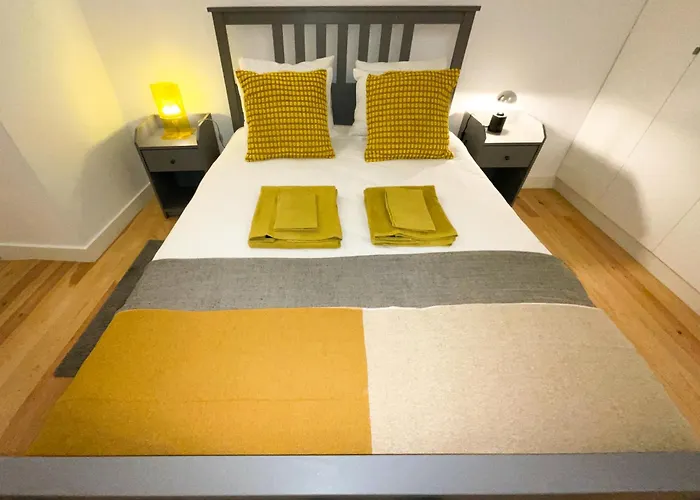 Lisbon Charming Santos Apartment W/ Patio