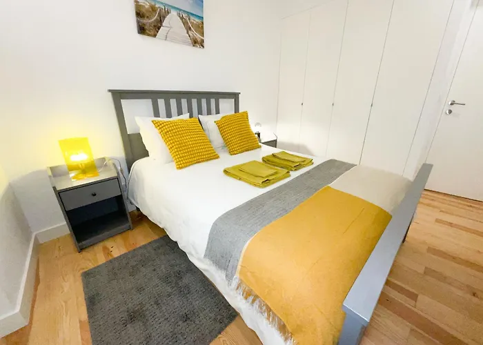 Lisbon Charming Santos Apartment W/ Patio